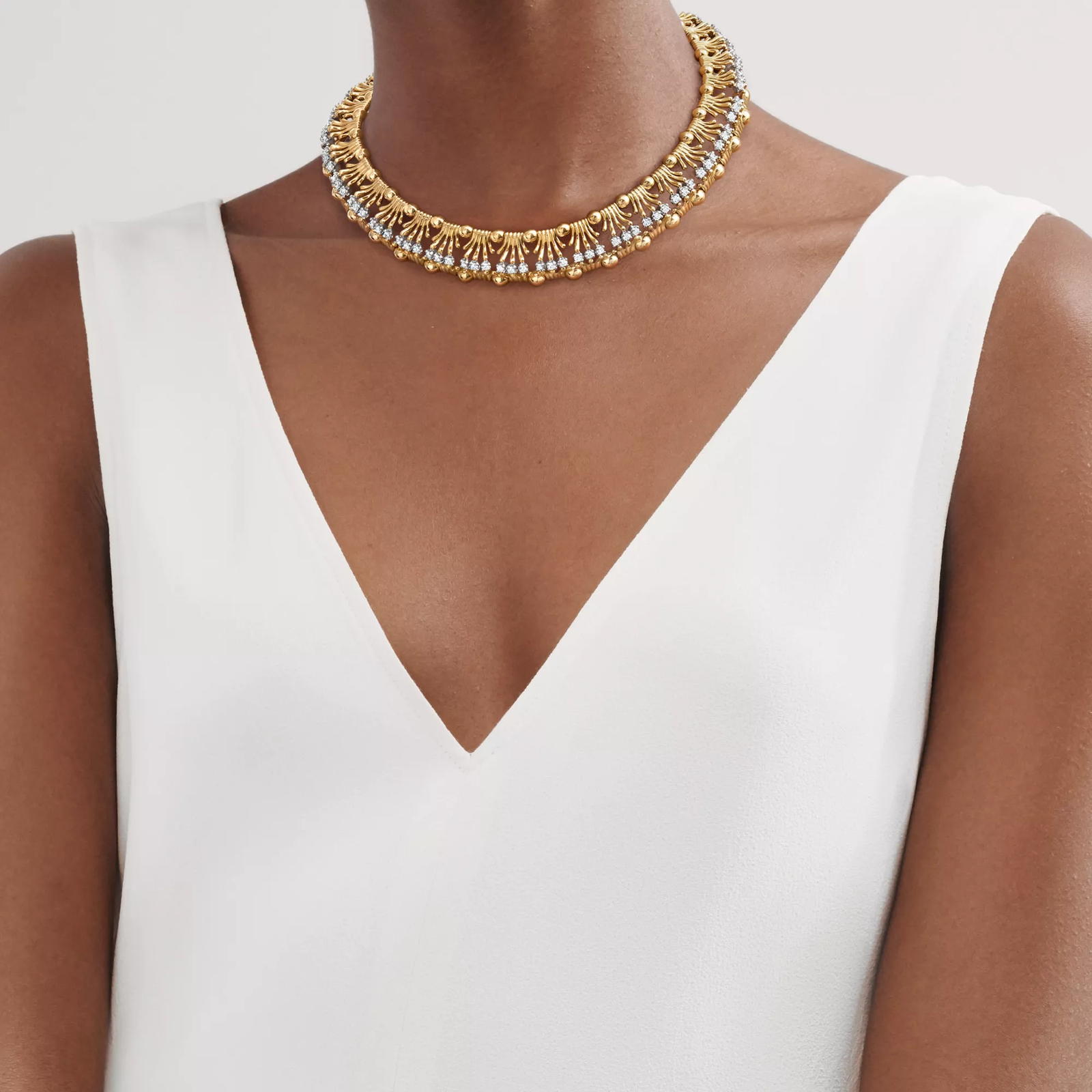 Hands Necklace in Yellow Gold and Platinum