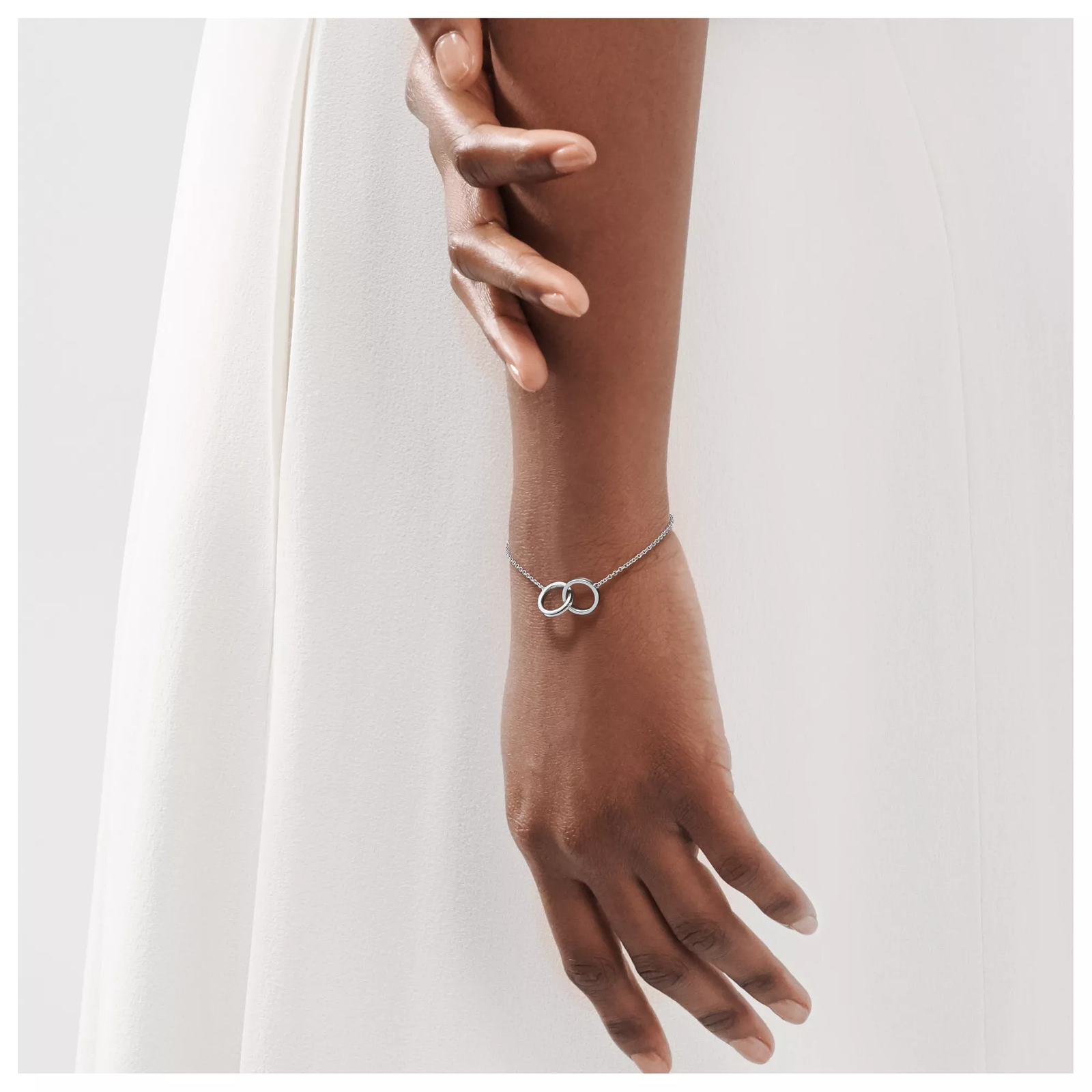 Interlocking Circles Chain Bracelet in Silver