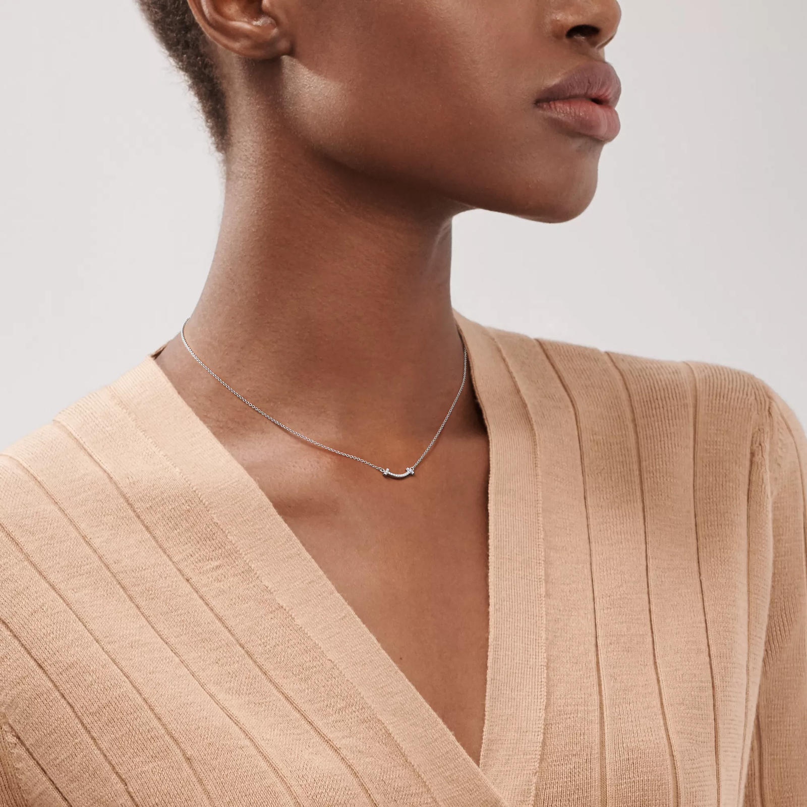 Smile Pendant in White Gold with Diamonds