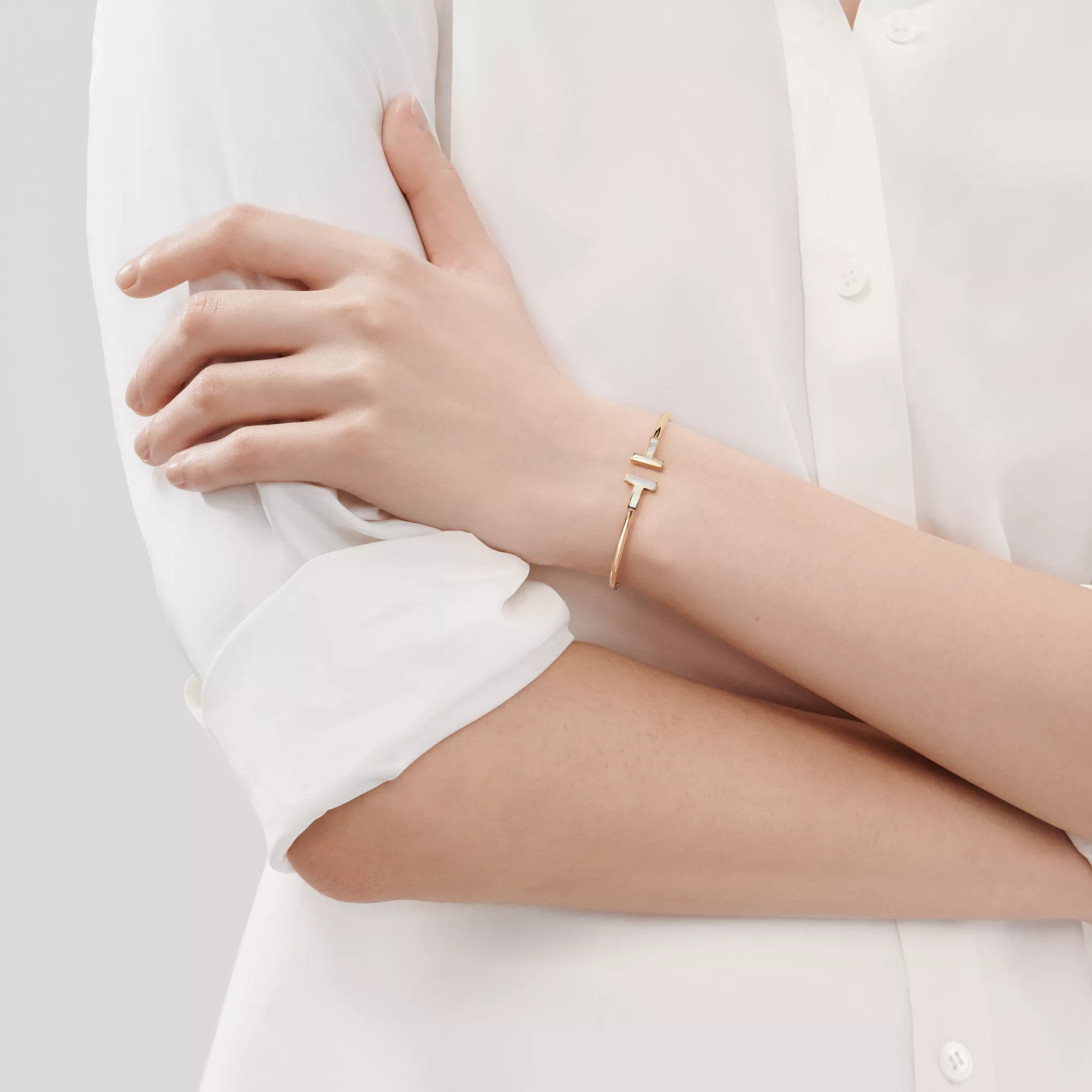 Wire Bracelet in Yellow Gold with Mother-of-pearl