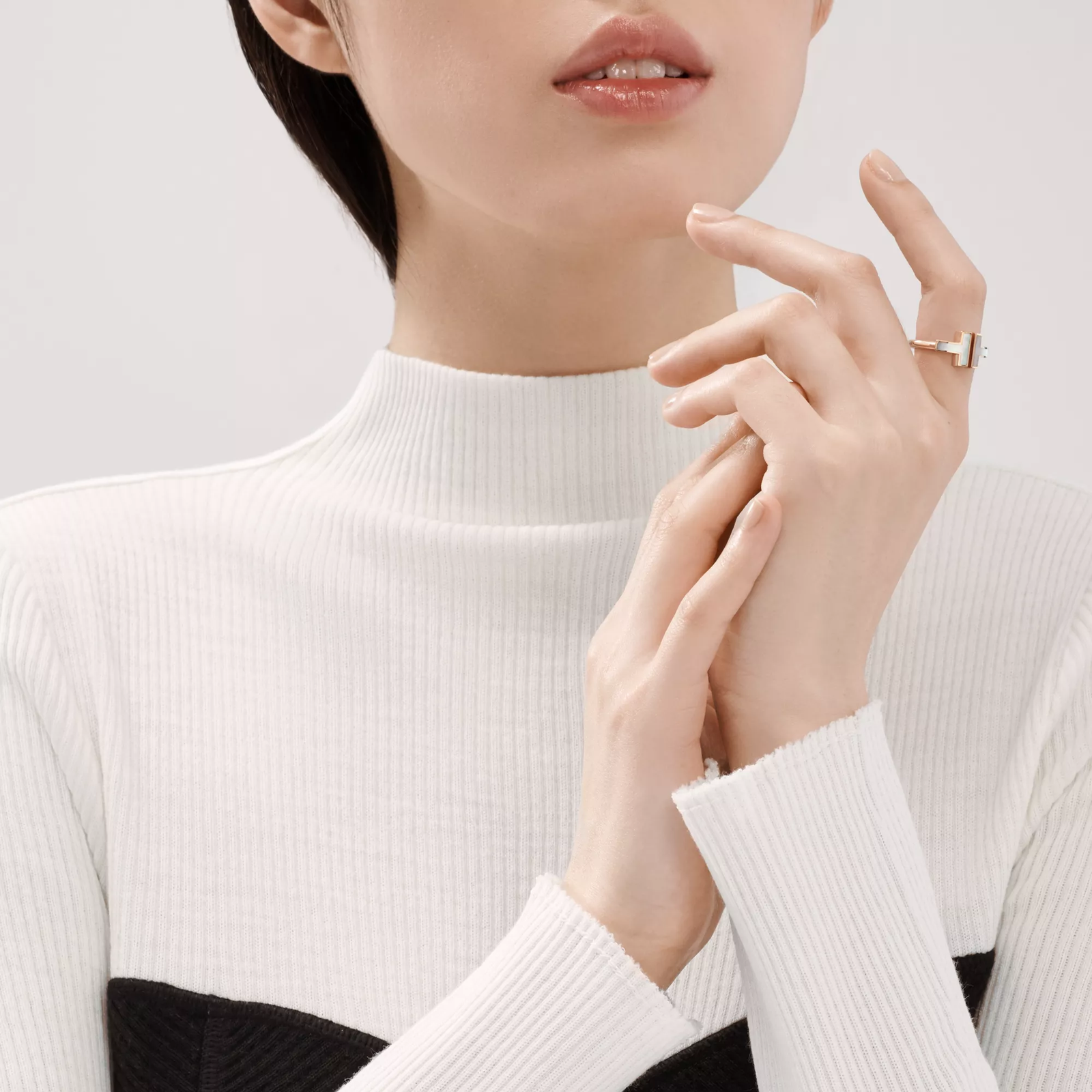 Wire Ring in Rose Gold with Mother-of-pearl
