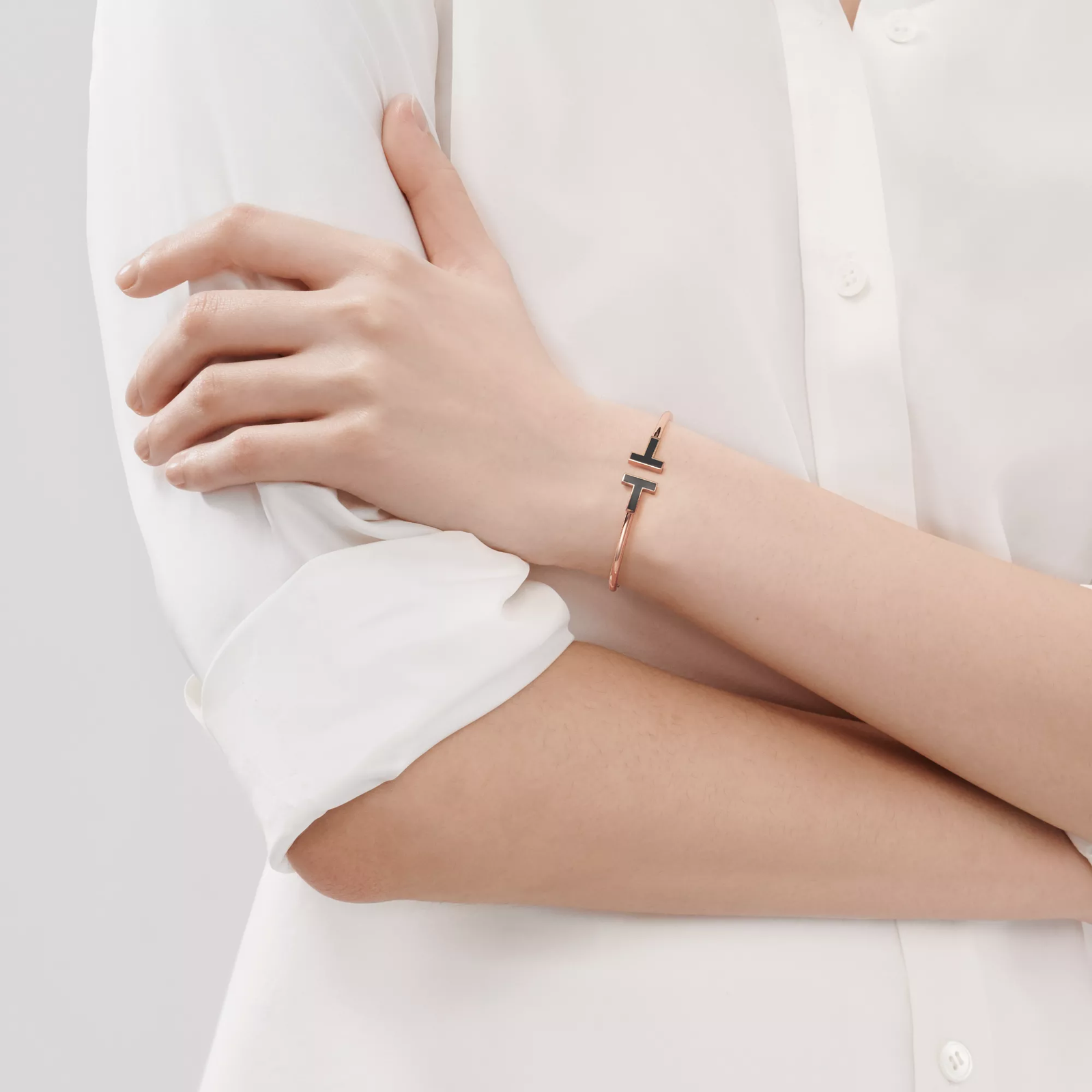 Black Onyx Wire Bracelet in Rose Gold