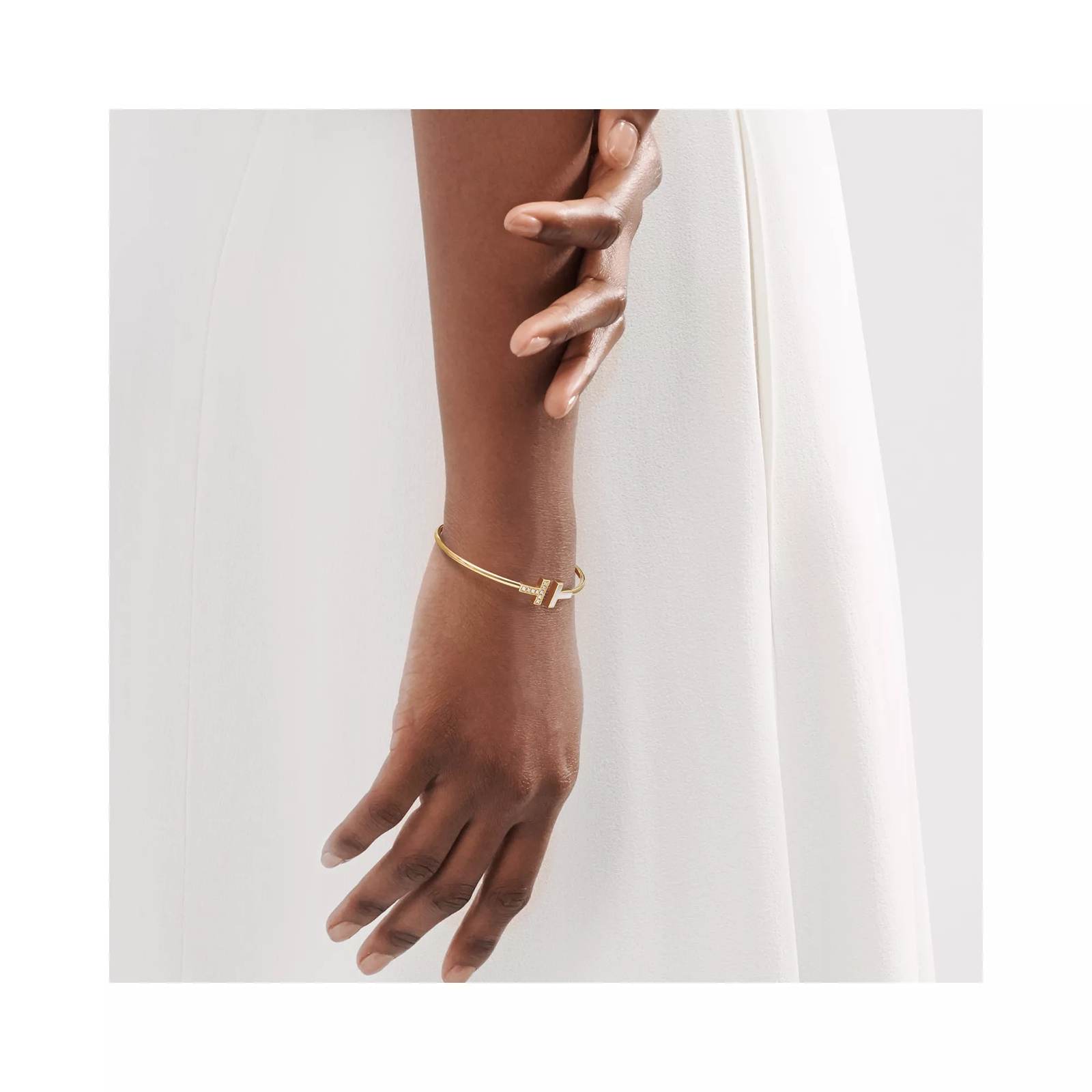 Wire Bracelet in Yellow Gold with Mother-of-pearl and Diamonds