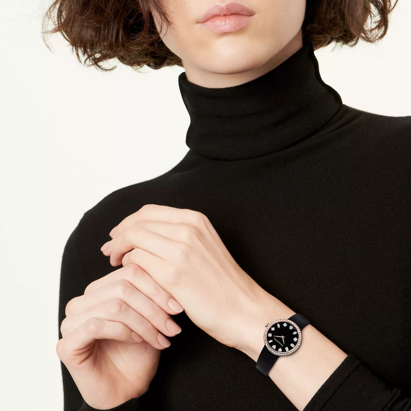 32 mm Round Watch in Rose Gold with Diamonds