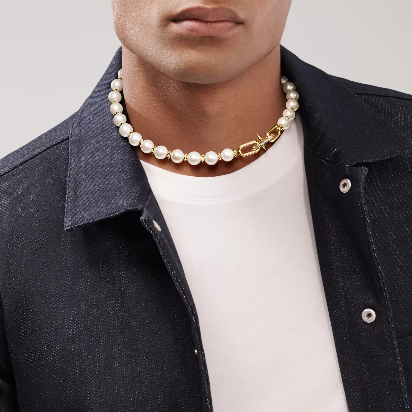 Pearl Necklace in Yellow Gold with Diamonds