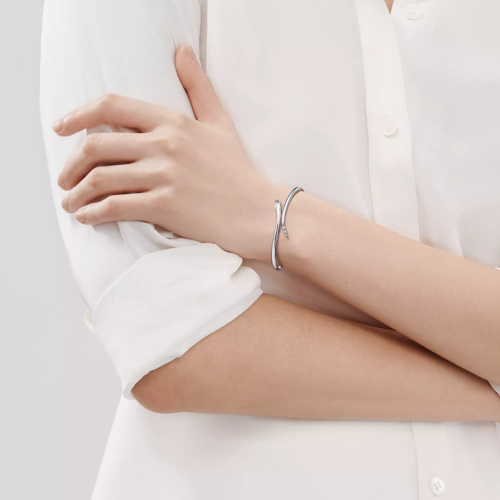 Snake Bangle in Platinum with Diamonds